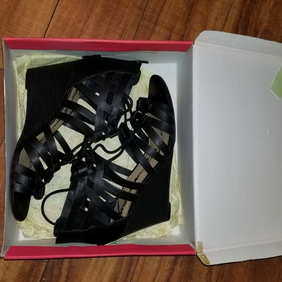 AKYLE BLACK SANDALS - Picture 6 of 7